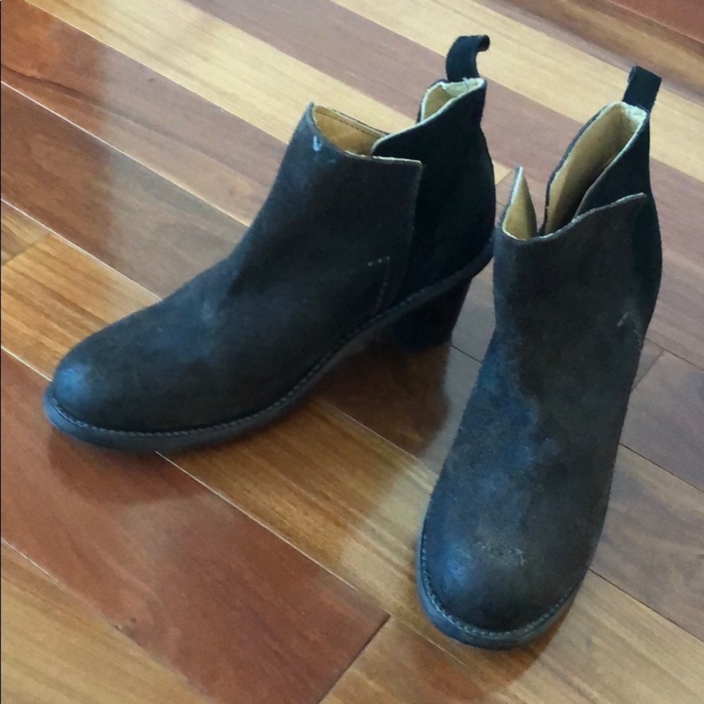 HOLDING HORSES booties, size 7